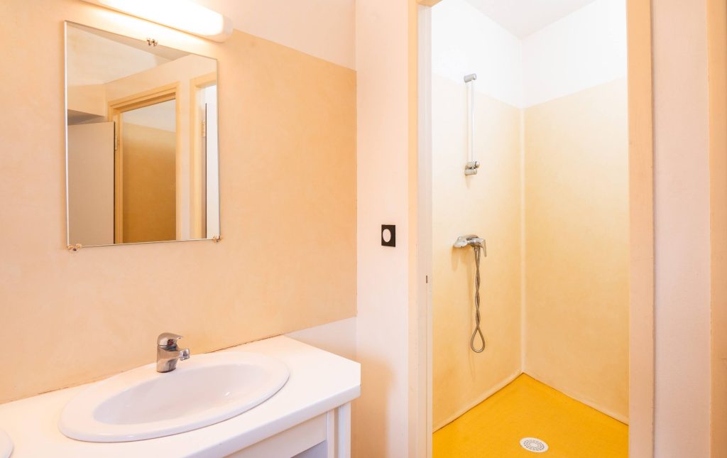 salle de bain Lycee Emilie de Rodat Pezens 2@2x@2x